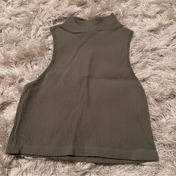 BOGO 🛍️ Zara Olive Green Ribbed Crop Top - Picture 2 of 3